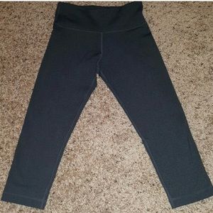 Lululemon grey crops